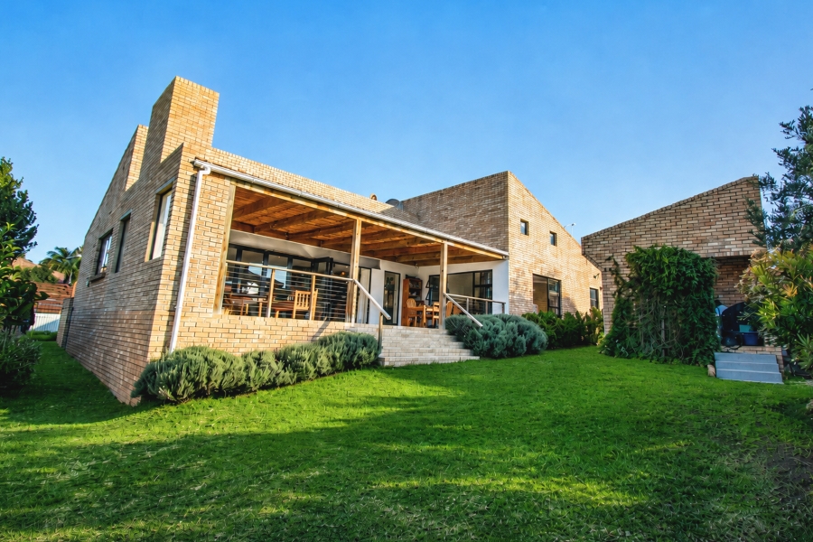 3 Bedroom Property for Sale in Wavecrest Eastern Cape
